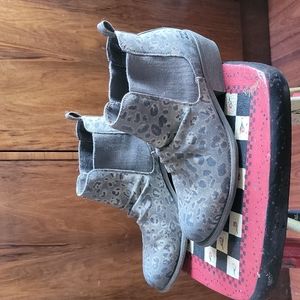 BILLABONG gray leopard slip-on Chelsea boot Sz 9.5